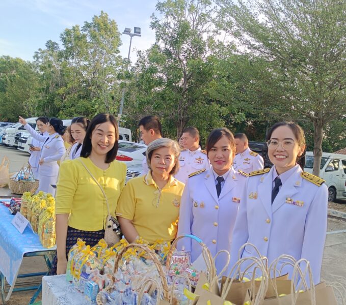 เจ้าหน้าที่ศูนย์วิจัยและพัฒนาการเกษตรเพชรบูรณ์ เข้าร่วมพิธีสวดพระพุทธมนต์ และทำบุญตักบาตรถวายพระราชกุศล เนื่องในวันคล้ายวันพระราชสมภพพระบาทสมเด็จพระบรมชนกาธิเบศร มหาภูมิพลอดุลยเดชมหาราช บรมนาถบพิตร วันชาติ และวันพ่อแห่งชาติ 5 ธันวาคม 2567