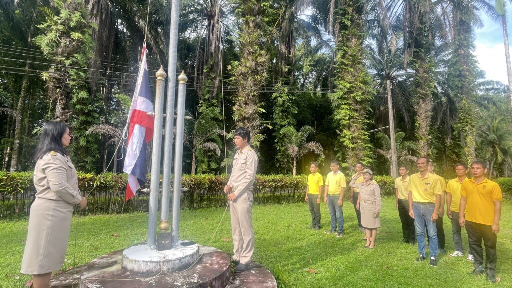 ศูนย์วิจัยเกษตรวิศวกรรมจันทบุรี จัดกิจกรรมวันพระราชทานธงชาติไทย