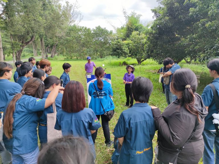 ให้การต้อนรับ นิสิต และอาจารย์ คณะเกษตรศาสตร์และทรัพยากรธรรมชาติ มหาวิทยาลัยพะเยา เข้าศึกษาดูงานด้าน “การผลิตพืชสวน”