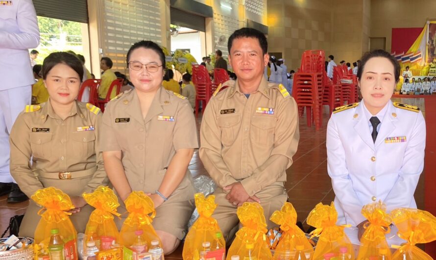 ร่วมพิธีสวดพระพุทธมนต์และทำบุญตักบาตรถวายพระราชกุศล เนื่องในวันนวมินทรมหาราช