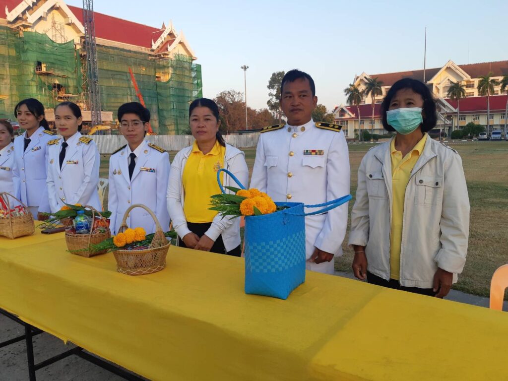 ร่วมพิธีทำบุญตักบาตร และพิธีเจริญพระพุทธมนต์ เฉลิมพระเกียรติพระบาทสมเด็จพระเจ้าอยู่หัว เนื่องในโอกาสพระราชพิธีสมมงคลพระชนมายุเท่าพระบาทสมเด็จพระพุทธยอดฟ้าจุฬาโลกมหาราช สมเด็จพระปฐมบรมกษัตริยาธิราชแห่งพระราชวงศ์จักรี พุทธศักราช 2568