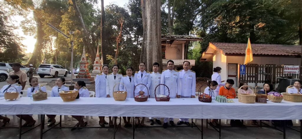 ร่วมพิธีเจริญพระพุทธมนต์และพิธีทำบุญตักบาตรถวายพระราชกุศล และพิธีถวายพระพรชัยมงคล เนื่องในวันคล้ายวันประสูติสมเด็จพระเจ้าลูกเธอ เจ้าฟ้าสิริวัณณวรี นารีรัตนราชกัญญา