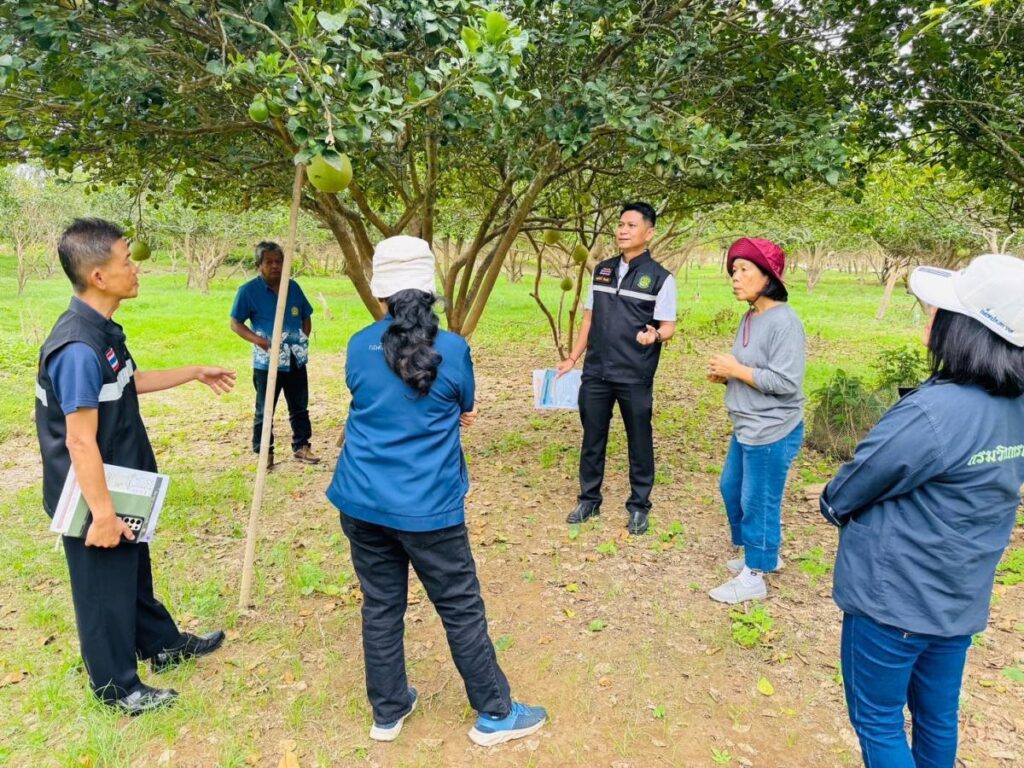 ผชช.ด้านพืชสวน ลงพื้นที่เกษตรกรผู้ปลูกไม้ผลในพื้นที่จังหวัดลำปาง หลังประสบอุทกภัย